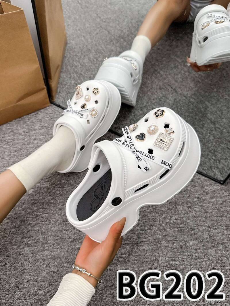 Klapki damskie Roz 36-41 / 12 par 1